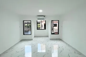 4 Bedroom Townhouse for rent in Tha Raeng, Bangkok