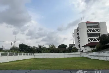 Land for sale in Phlapphla, Bangkok near MRT Lat Phrao 83