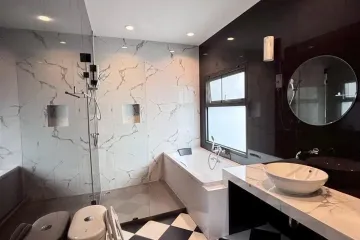 3 Bedroom Townhouse for rent in Khlong Tan Nuea, Bangkok