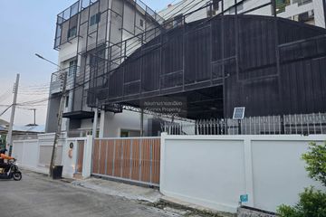 7 Bedroom Townhouse for sale in Lat Phrao, Bangkok