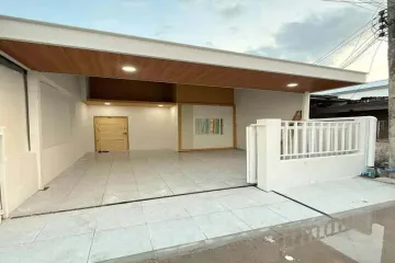 2 Bedroom Townhouse for sale in Na Kluea, Chonburi
