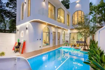 5 Bedroom Villa for sale in Chonburi