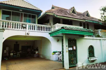 6 Bedroom House for sale in Khlong Tan Nuea, Bangkok near Airport Rail Link Ramkhamhaeng