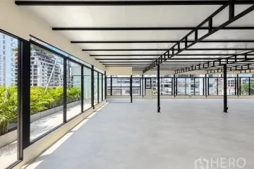 Commercial for rent in Khlong Tan Nuea, Bangkok