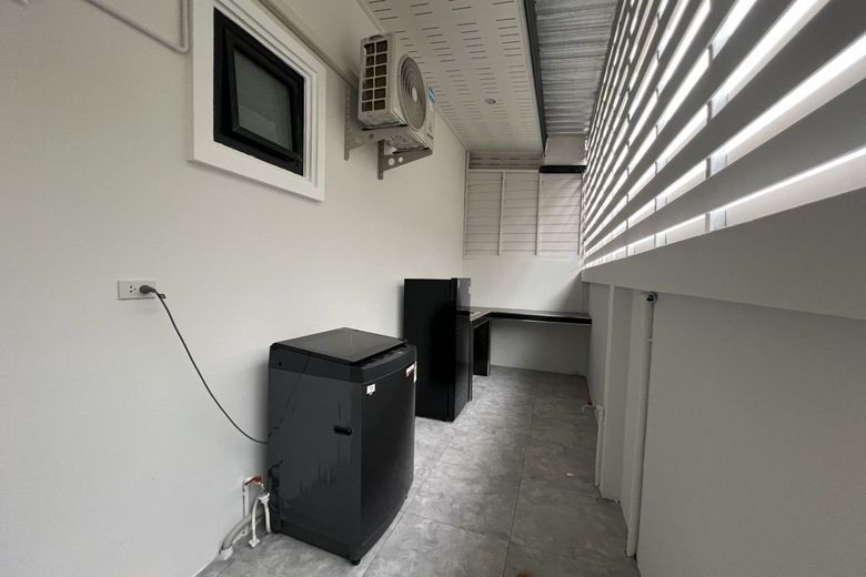 2 Bedroom Townhouse For Rent