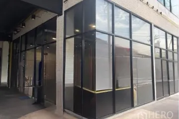 Commercial for rent in Yan Nawa, Bangkok