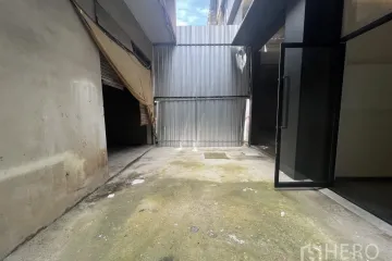 Commercial for rent in Silom, Bangkok near MRT Silom