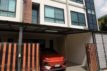 4 Bedroom House for rent in Bang Chak, Bangkok near BTS Punnawithi