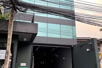 3 Bedroom Office for rent in Khlong Toei Nuea, Bangkok near MRT Sukhumvit