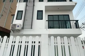 5 Bedroom Townhouse for rent in Anuphat Manorom Village, Wichit, Phuket