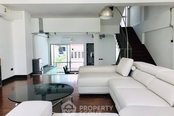 3 Bedroom Condo for sale in Prompak Gardens, Khlong Tan Nuea, Bangkok near BTS Phrom Phong