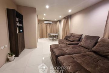 3 Bedroom Townhouse for sale in Tha Raeng, Bangkok