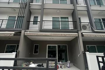 3 Bedroom Townhouse for sale in Dokmai, Bangkok