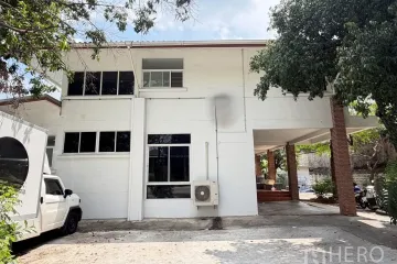 4 Bedroom Commercial for rent in Khlong Tan Nuea, Bangkok