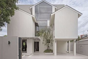 3 Bedroom House for rent in Phra Khanong Nuea, Bangkok