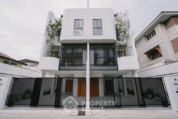 3 Bedroom Townhouse for sale in Bang Chak, Bangkok near BTS Punnawithi