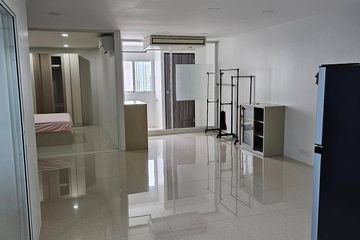 1 Bedroom Condo for rent in ITF Silom Palace, Suriyawong, Bangkok near BTS Chong Nonsi