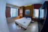 1 Bedroom Condo for sale in Huai Khwang, Bangkok
