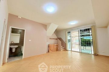 3 Bedroom Condo for rent in Saphan Sung, Bangkok