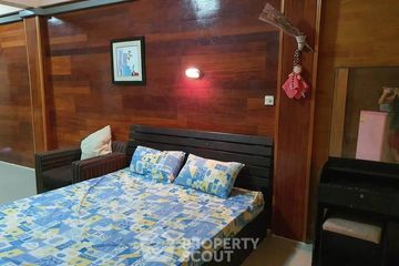 9 Bedroom House for sale in Surasak, Chonburi