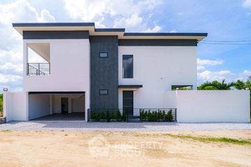 4 Bedroom Villa for sale in Na Kluea, Chonburi