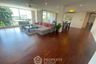 3 Bedroom Apartment for rent in Sathorn Gallery Residences, Silom, Bangkok near BTS Surasak