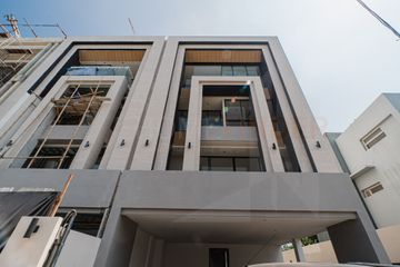 3 Bedroom Townhouse for sale in Lat Phrao, Bangkok
