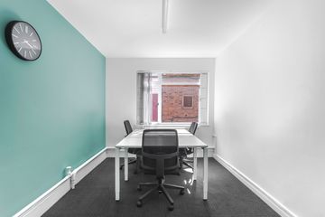 Office for rent in Khlong Toei Nuea, Bangkok near MRT Phetchaburi