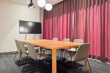 Office for rent in Thung Phaya Thai, Bangkok near MRT Ratchathewi