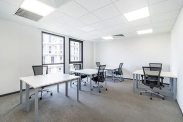 Office for rent in Thung Phaya Thai, Bangkok near MRT Ratchathewi