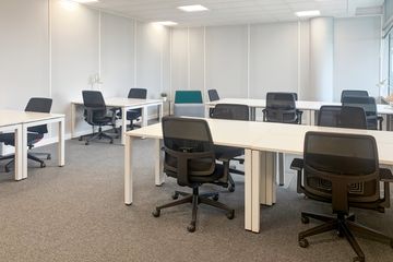 Office for rent in Thung Phaya Thai, Bangkok near MRT Ratchathewi