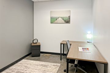 Office for rent in Bang Kapi, Bangkok near MRT Pradit Manutham