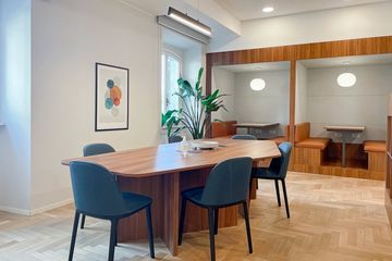 Office for rent in Si Phraya, Bangkok near MRT Sam Yan