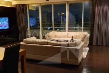 2 Bedroom Condo for sale in Bang Lamphu Lang, Bangkok