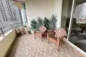3 Bedroom Condo for sale in Khlong Tan Nuea, Bangkok