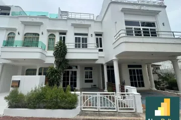 3 Bedroom House for sale in Na Kluea, Chonburi