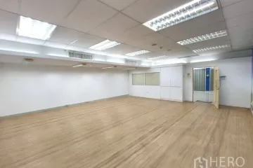Office for rent in Chom Phon, Bangkok near MRT Lat Phrao