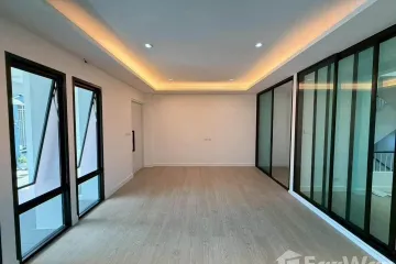 4 Bedroom Townhouse for sale in Bang Chak, Bangkok near BTS Punnawithi