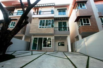Office for sale in Phlapphla, Bangkok near MRT Mahatthai
