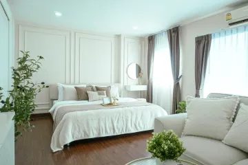 1 Bedroom Condo for sale in The Escape Building B, Bang Chak, Bangkok near BTS Punnawithi