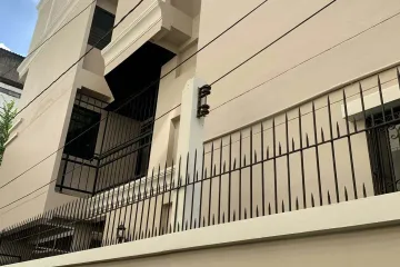 8 Bedroom House for rent in Khlong Toei, Bangkok
