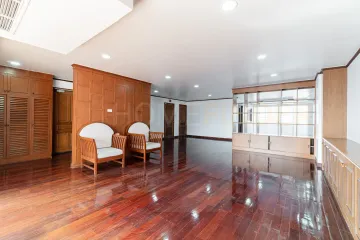 3 Bedroom Condo for rent in Khlong Tan Nuea, Bangkok near BTS Thong Lo