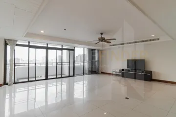 3 Bedroom Condo for rent in Khlong Toei Nuea, Bangkok near BTS Nana