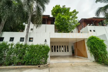 4 Bedroom House for rent in Khlong Tan Nuea, Bangkok
