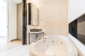 2 Bedroom Condo for rent in Khlong Ton Sai, Bangkok near BTS Charoen Nakhon