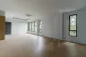 5 Bedroom House for rent in Khlong Tan Nuea, Bangkok