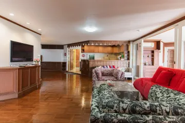 4 Bedroom Condo for sale in Khlong Tan Nuea, Bangkok