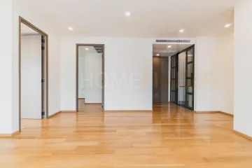 3 Bedroom Condo for sale in Phra Khanong, Bangkok near BTS Ekkamai