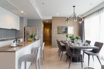 3 Bedroom Condo for sale in Khlong Tan Nuea, Bangkok
