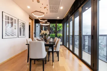 3 Bedroom Condo for sale in Khlong Toei Nuea, Bangkok near MRT Sukhumvit